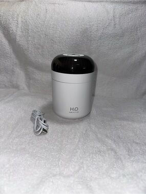 H2O Mini USB Humidifier - White with Black Top